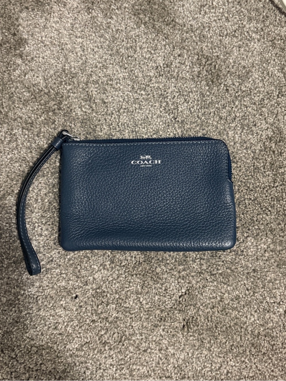 NWT Coach Pebbled Leather Corner Zip Wristlet - Denim Blue / Silver - CP483
